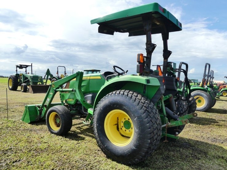 john-deere-4044m-image-4