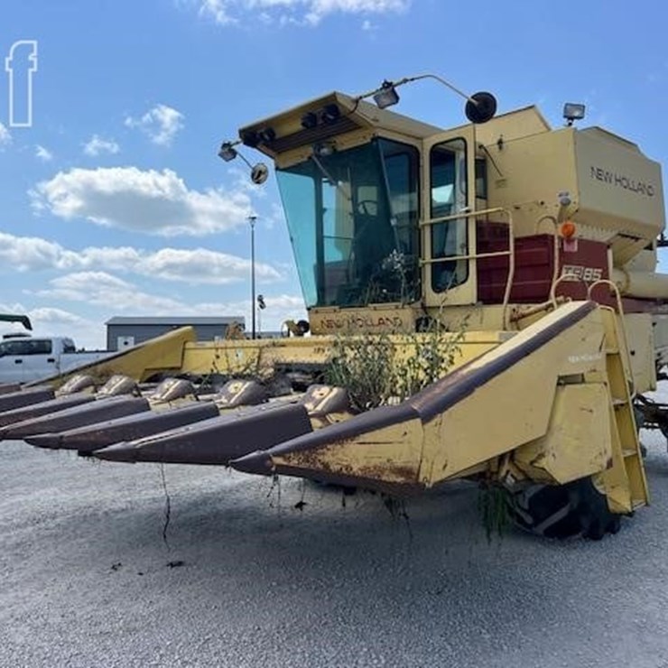 NEW HOLLAND TR85
