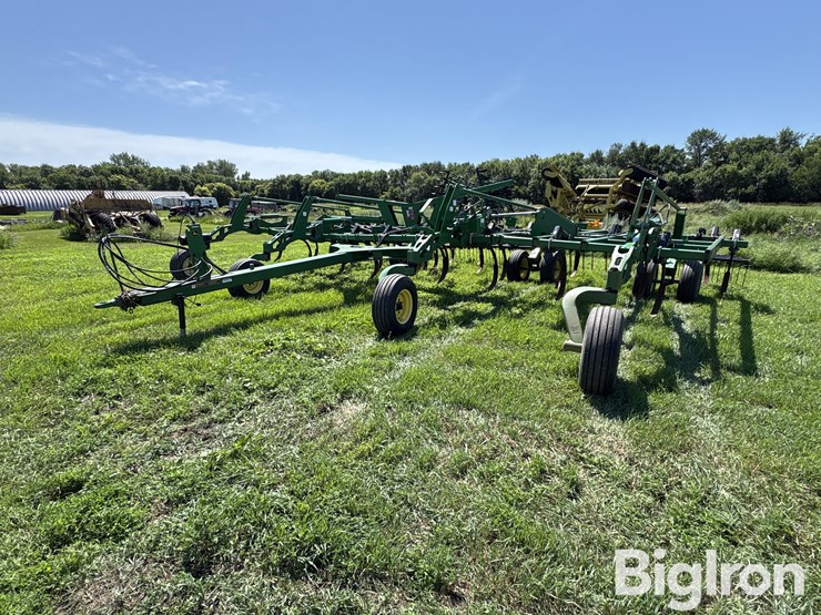 2010-john-deere-2410-image-1
