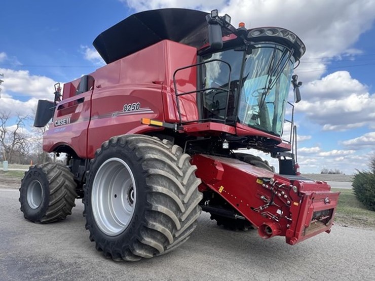 2022-case-ih-8250-image-12