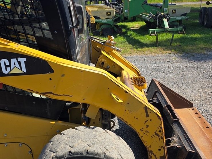 2012-caterpillar-272c-image-9