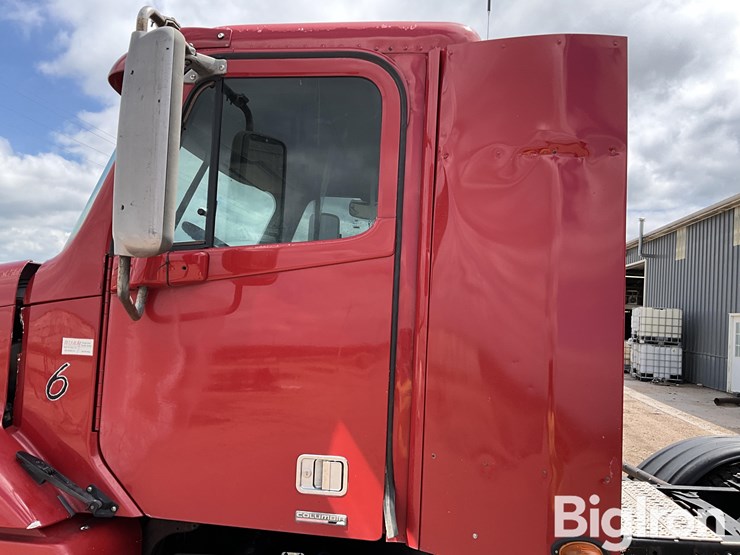 2007-freightliner-columbia-112-image-14