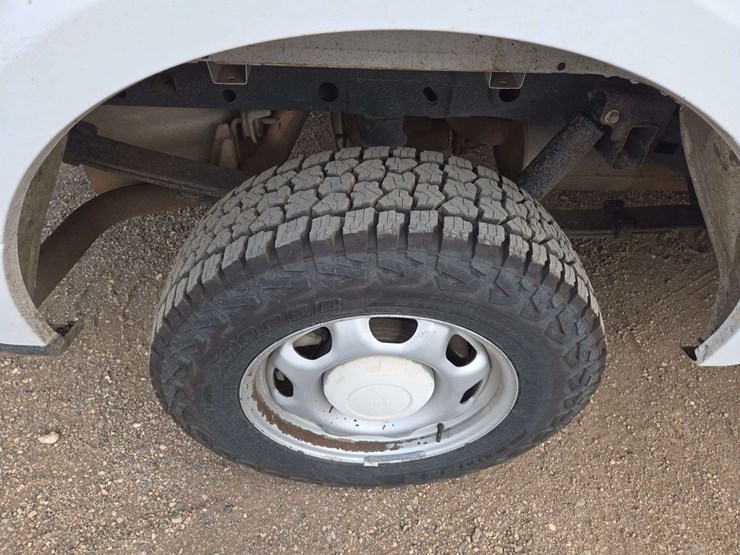 2016-ford-f150-xl-image-18