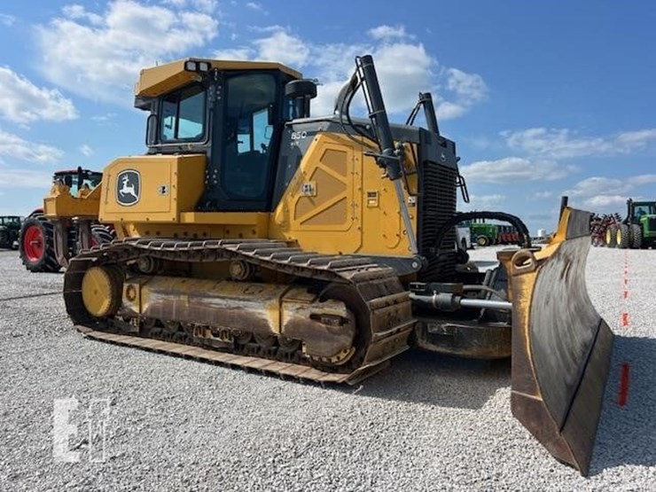 2021-deere-850l-wlt-image-1