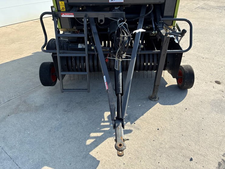 claas-rollant-260-image-15