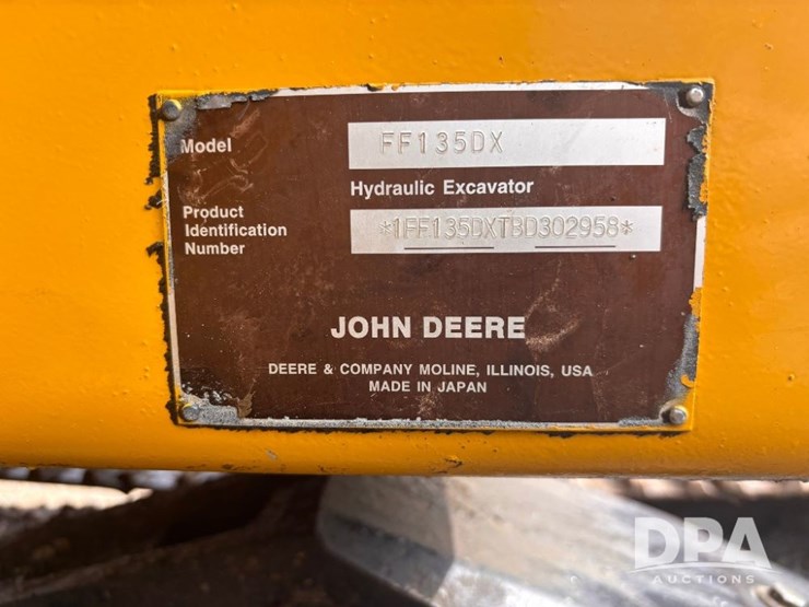 2012-deere-135d-image-63