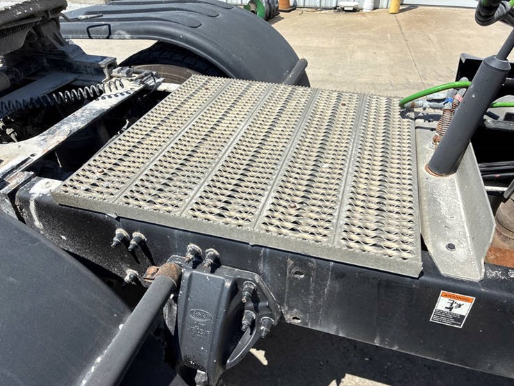 2011-peterbilt-386-image-25