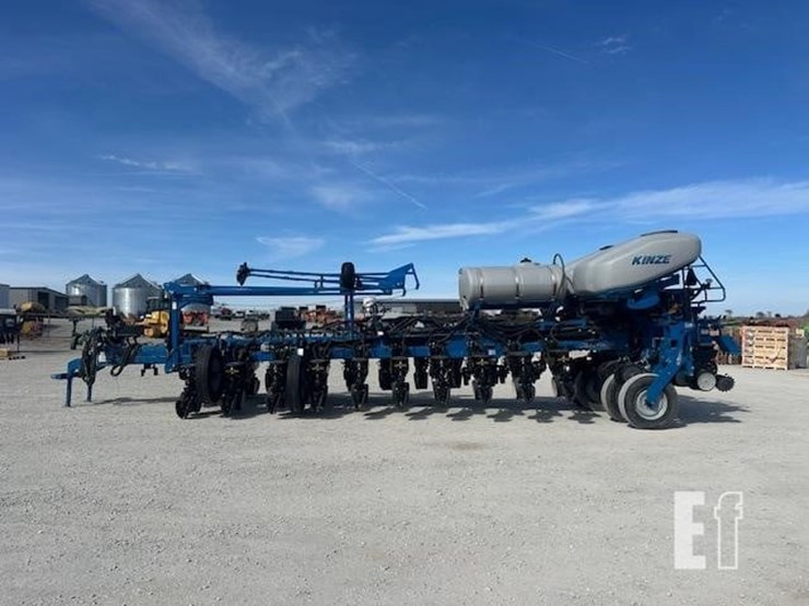 2014-kinze-4900-image-2