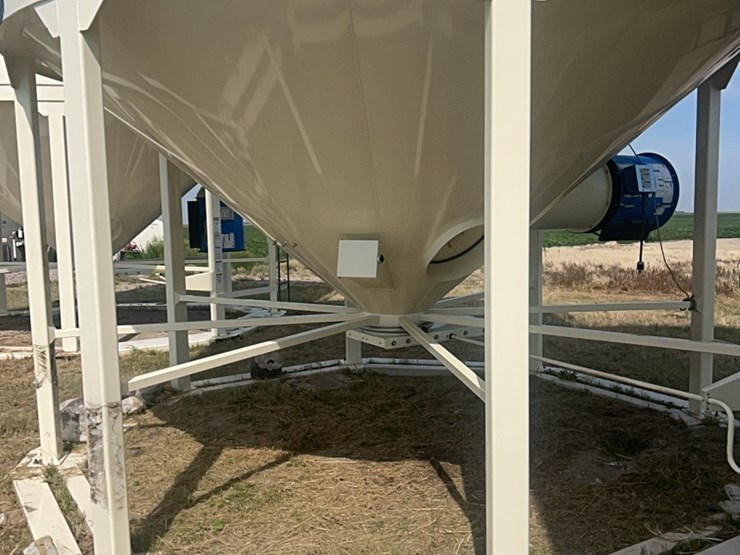 concept-5,000-bushel-hopper-bin,-fully-equipped-with-agi-grainguard-10-hp-bin-fan-with-three-phase-electric-motor-image-20