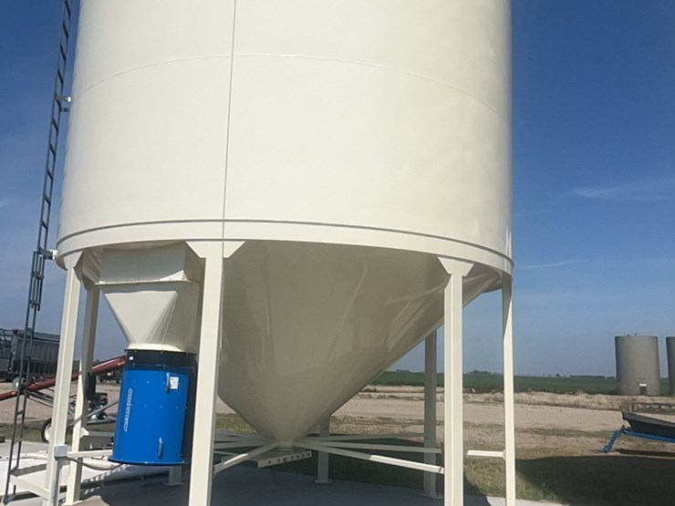 concept-7,500-bu.-hopper-bin-with-agi-grainguard-bin-fan,-10-hp-3-phase-electric-motor-image-18