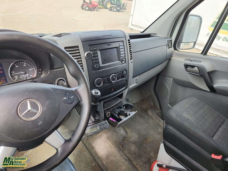 2016-mercedes-benz-sprinter-2500-image-12