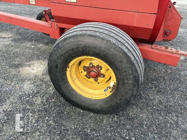new-holland-790-image-10