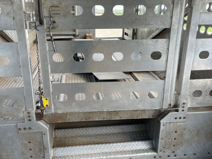 2021-eby-livestock-trailer-image-86