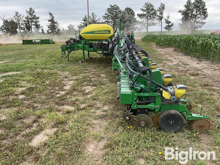 2013-john-deere-dr24-image-8