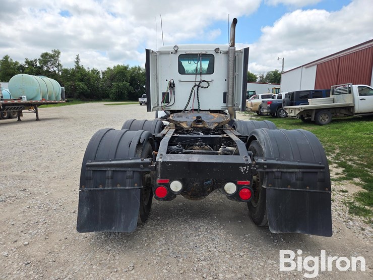 2016-peterbilt-567-image-6