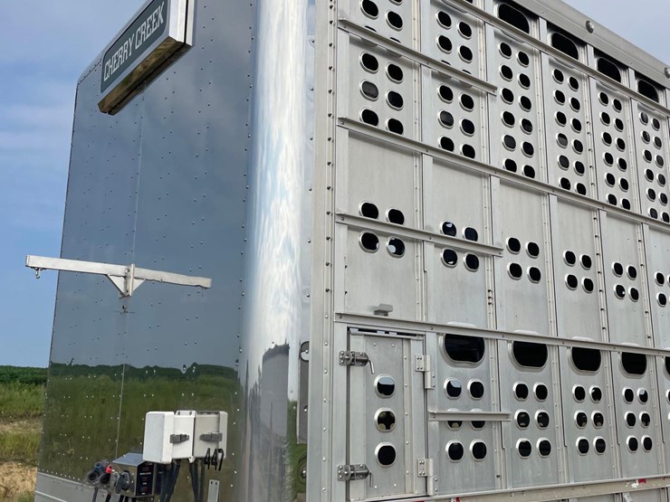 2021-eby-livestock-trailer-image-14