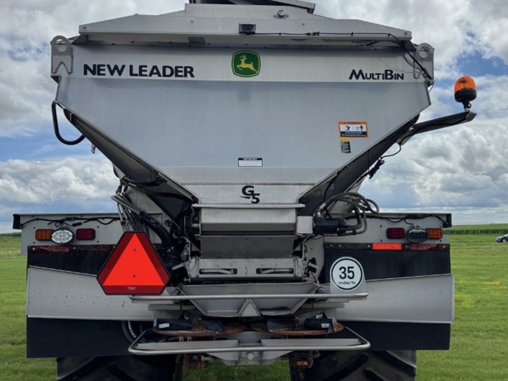 2020-john-deere-f4365-image-8