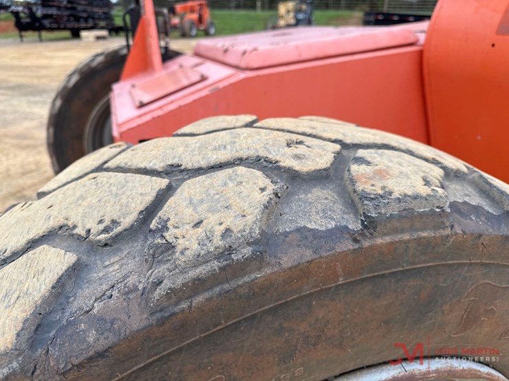 2018-jlg-8042-image-4