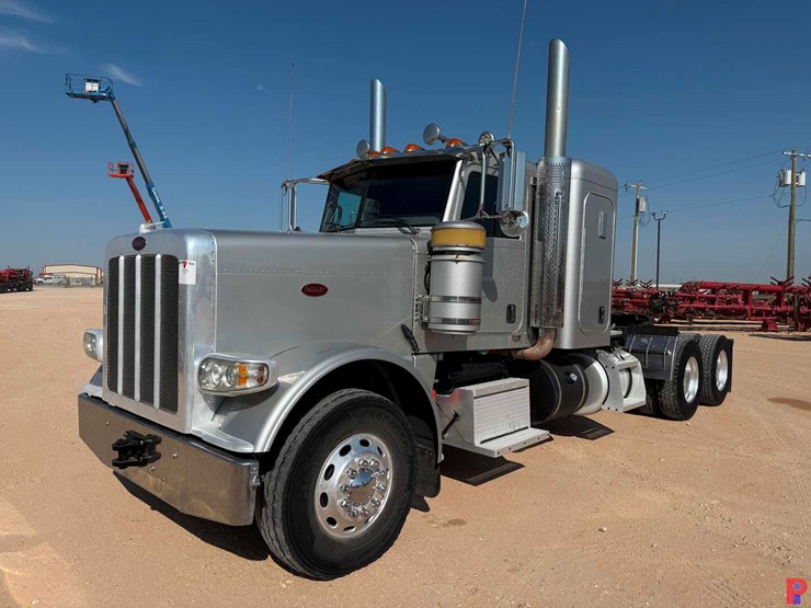 2013-peterbilt-388-image-1