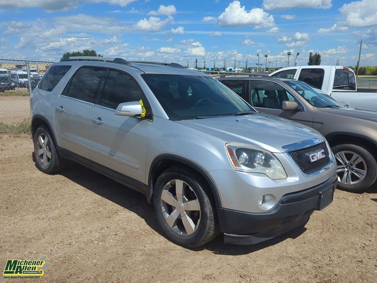 2011-gmc-acadia-image-2