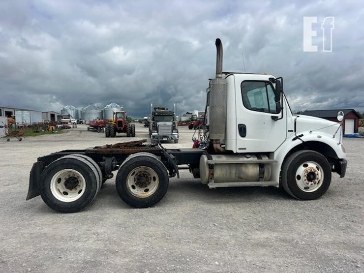 freightliner-business-class-m2-112-image-7