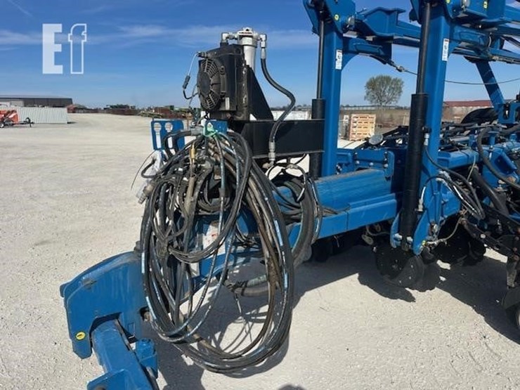 2014-kinze-4900-image-10