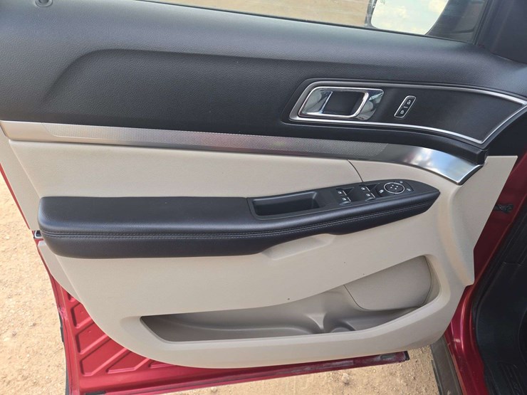 2019-ford-explorer-xlt-image-11