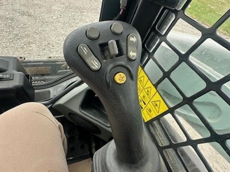 2023-bobcat-t595-image-21