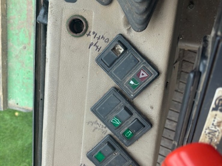 john-deere-6810-image-26