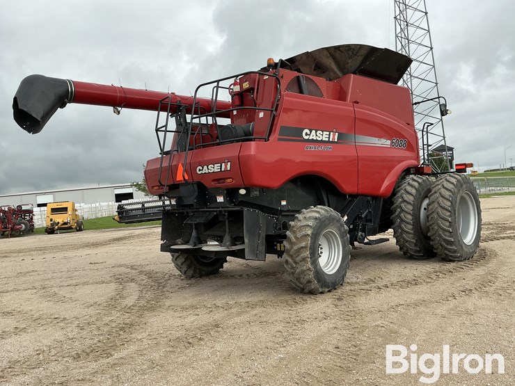 2011-case-ih-6088-image-5