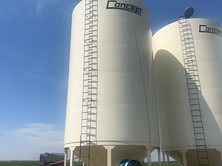 concept-5,000-bushel-hopper-bin,-fully-equipped-with-agi-grainguard-bin-fan-with-7.5-hp-three-phase-electric-motor-image-1