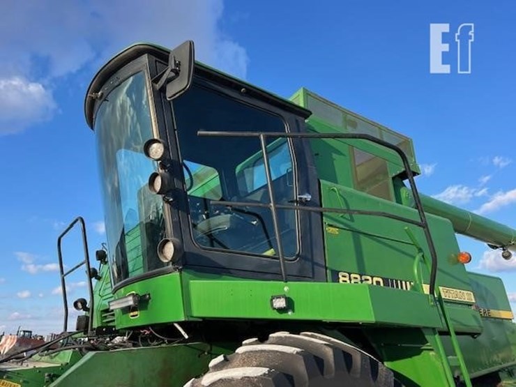 1988-john-deere-8820-titan-ii-image-13