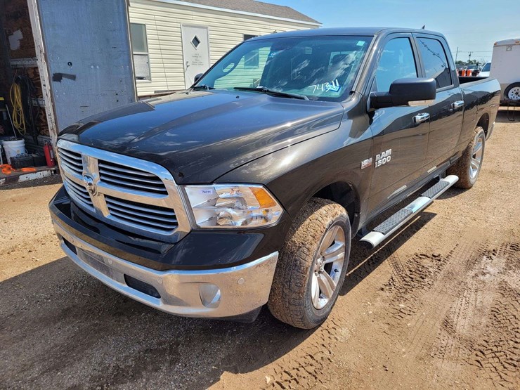 2014-ram-1500-slt-image-1