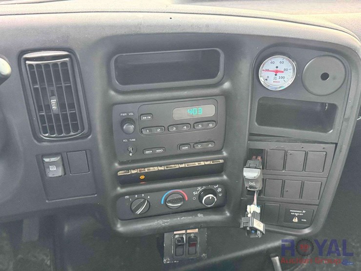 2005-chevrolet-c4500-altec-bucket-truck-image-13