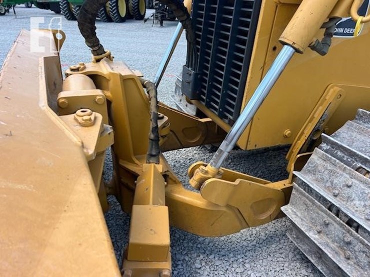 2000-deere-750c-lt-ii-image-24