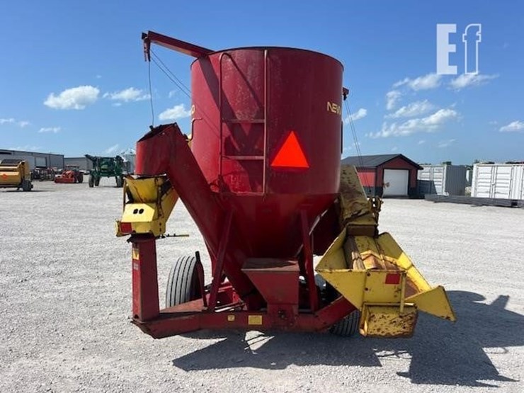 new-holland-353-image-4