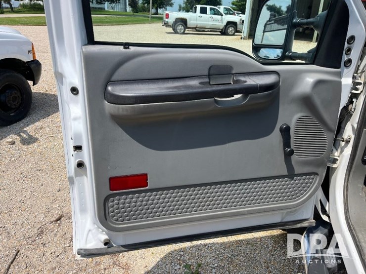 2007-ford-f450-xl-image-42