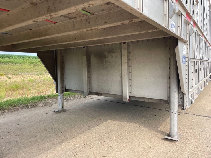 2021-eby-livestock-trailer-image-17