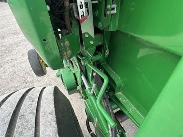2019-john-deere-560m-image-16