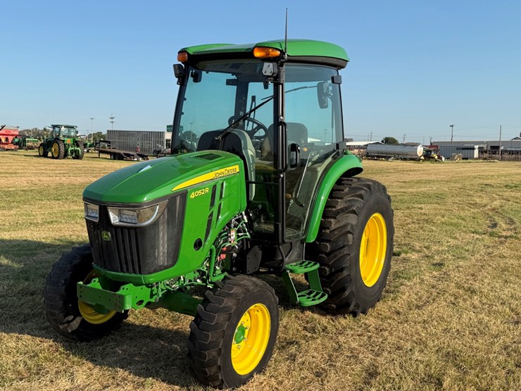 john-deere-4052r-image-9