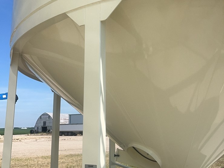 concept-7,500-bushel-hopper-bin,-fully-equipped-with-bin-fan-with-agi-grainguard-10-hp-three-phase-electric-motor.-image-18