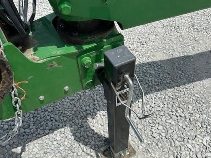 2022-john-deere-c400-image-11