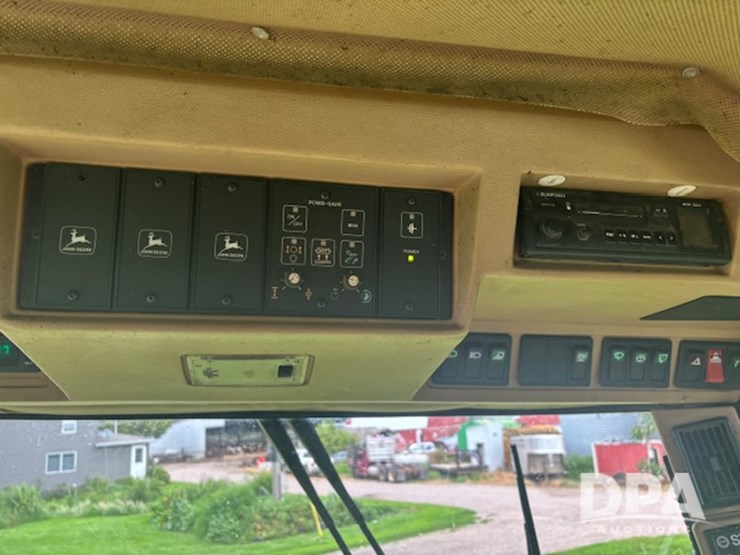 john-deere-6810-image-21