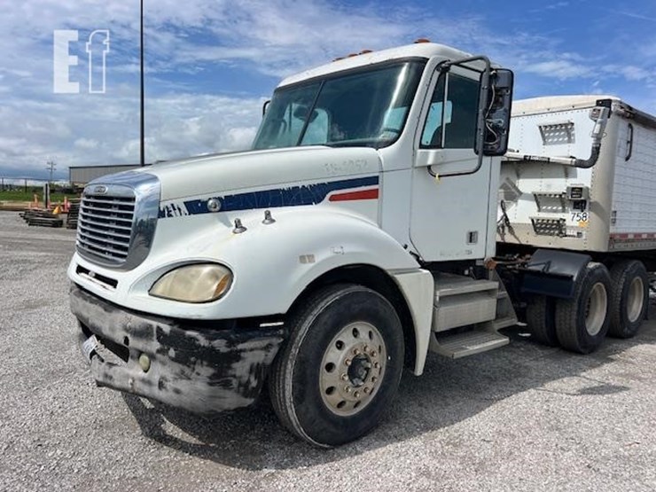 2008-freightliner-columbia-120-image-12