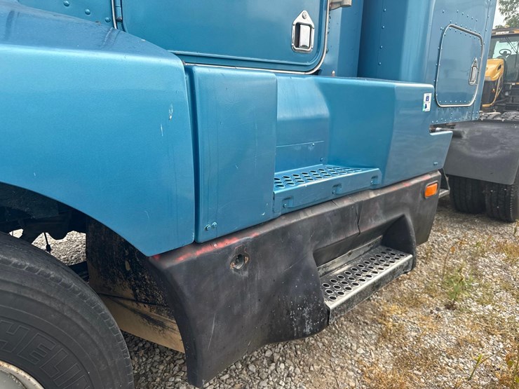 1987-kenworth-t600-image-16