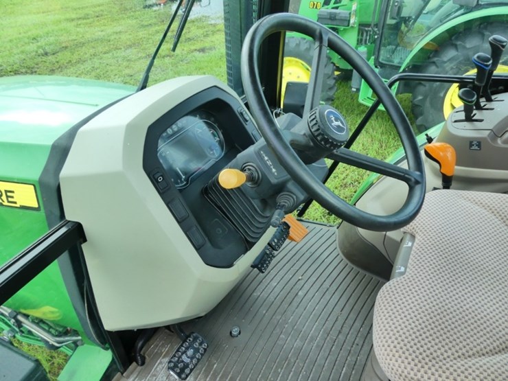 2015-john-deere-5085m-image-11