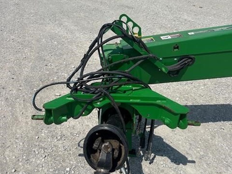 2017-john-deere-835-image-8