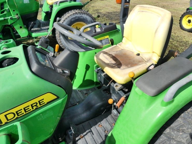 john-deere-3038e-image-10