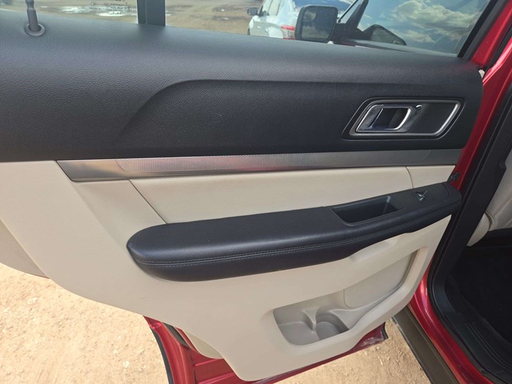 2019-ford-explorer-xlt-image-9