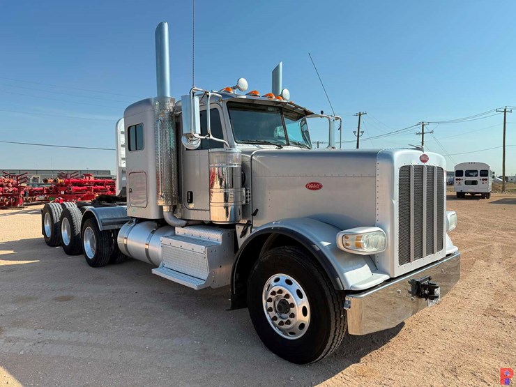 2013-peterbilt-388-image-2